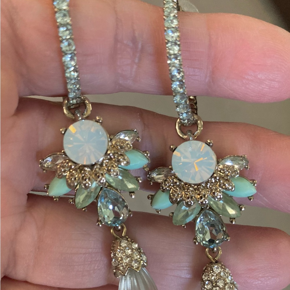 Earrings. Dazzling Beautiful Earrings. Excellent Condition. Pre Owned - Picture 7 of 16